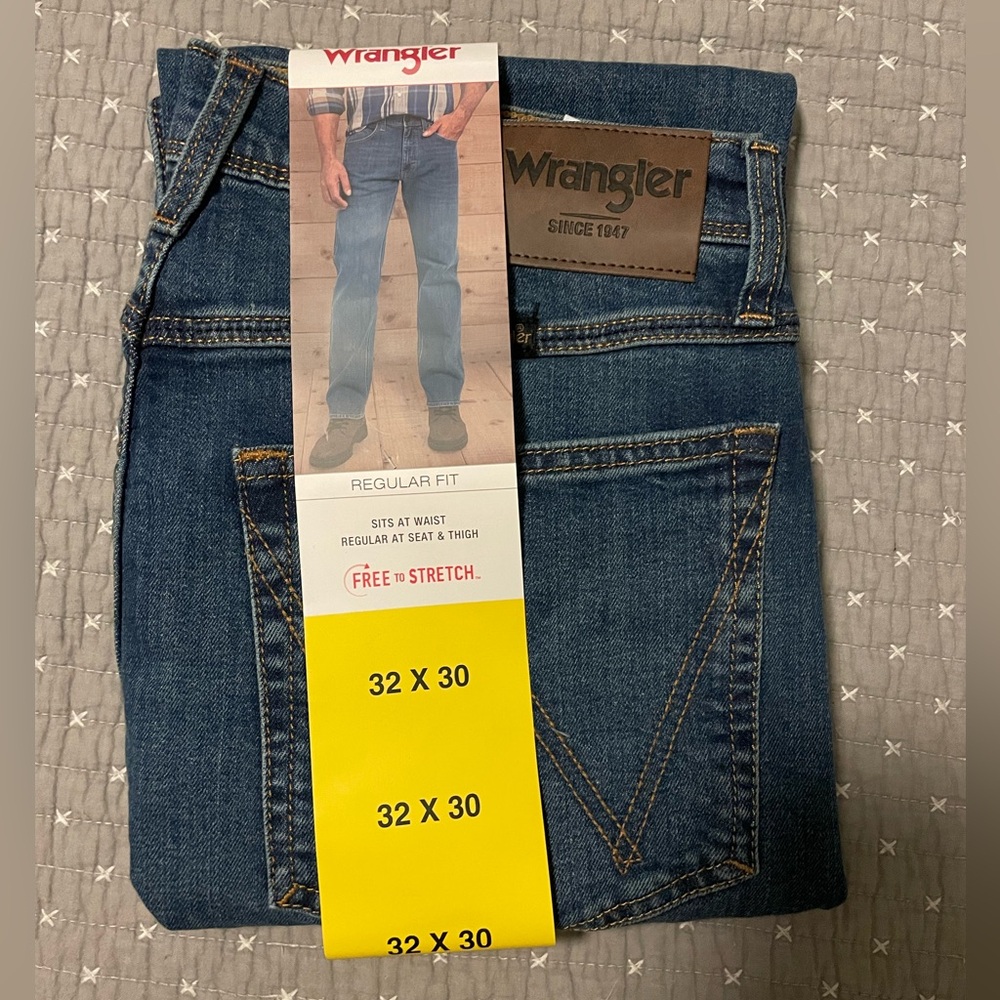 Wrangler Men's Classic Blue Straight Jeans